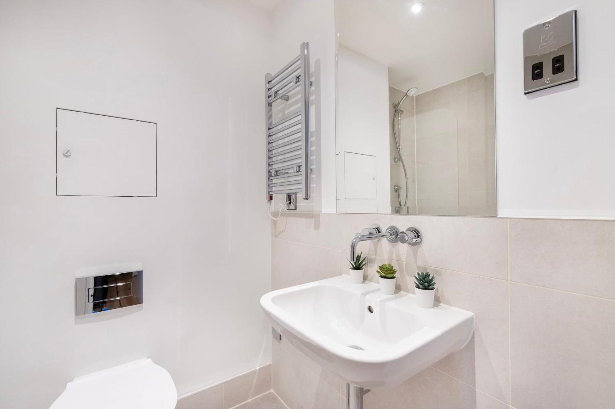 Fitzrovia & Soho - 2Br With Balcony - Cityapartmentstay London Exterior foto