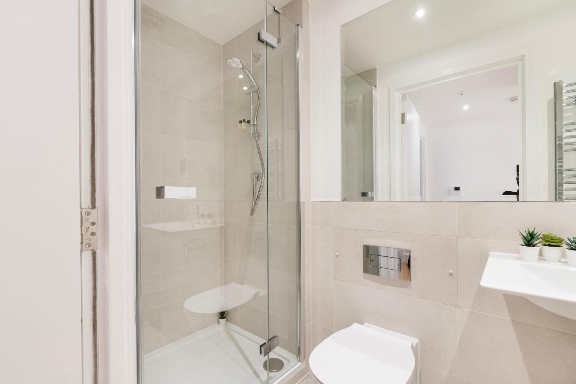 Fitzrovia & Soho - 2Br With Balcony - Cityapartmentstay London Exterior foto