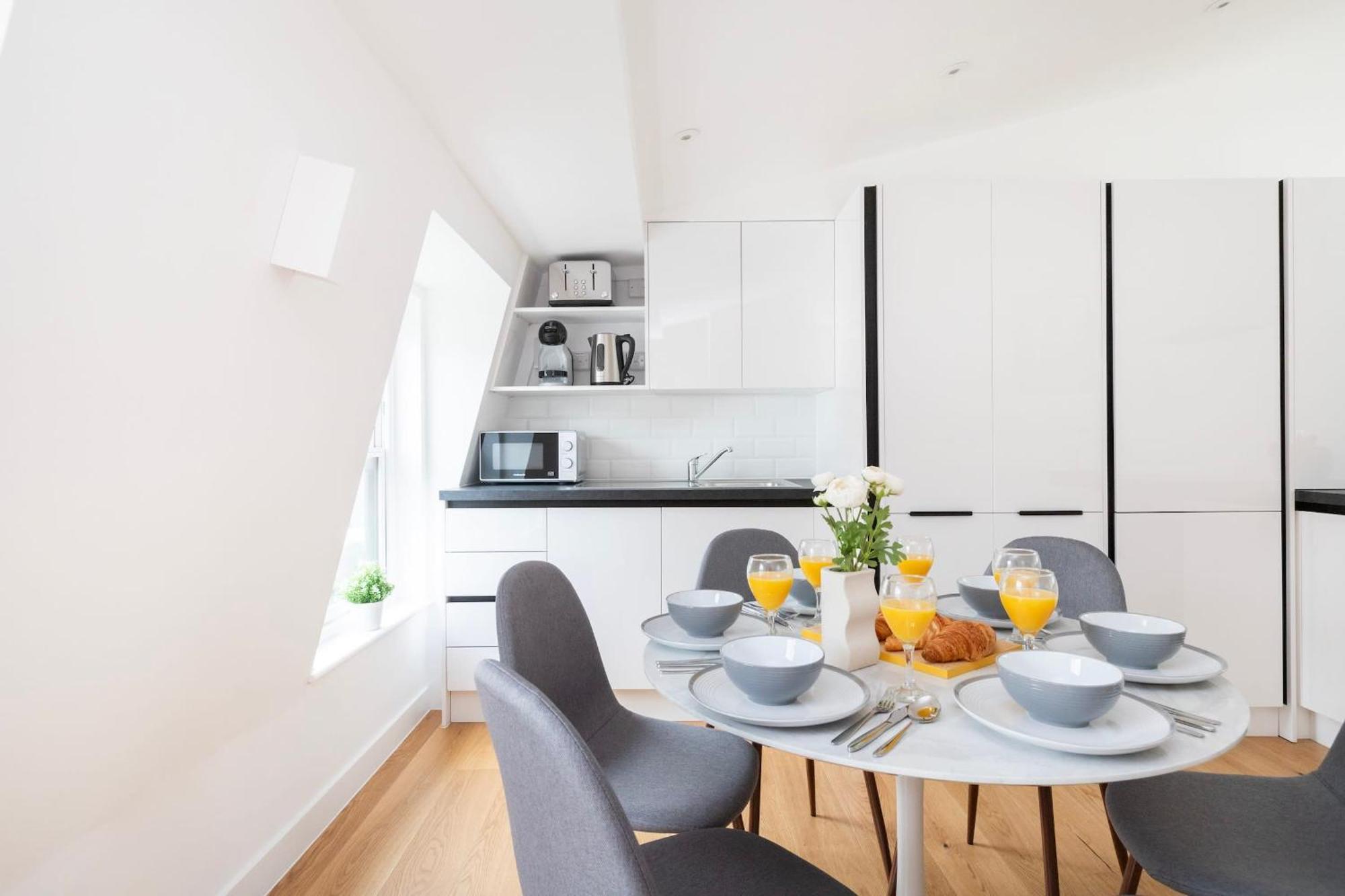 Fitzrovia & Soho - 2Br With Balcony - Cityapartmentstay London Exterior foto
