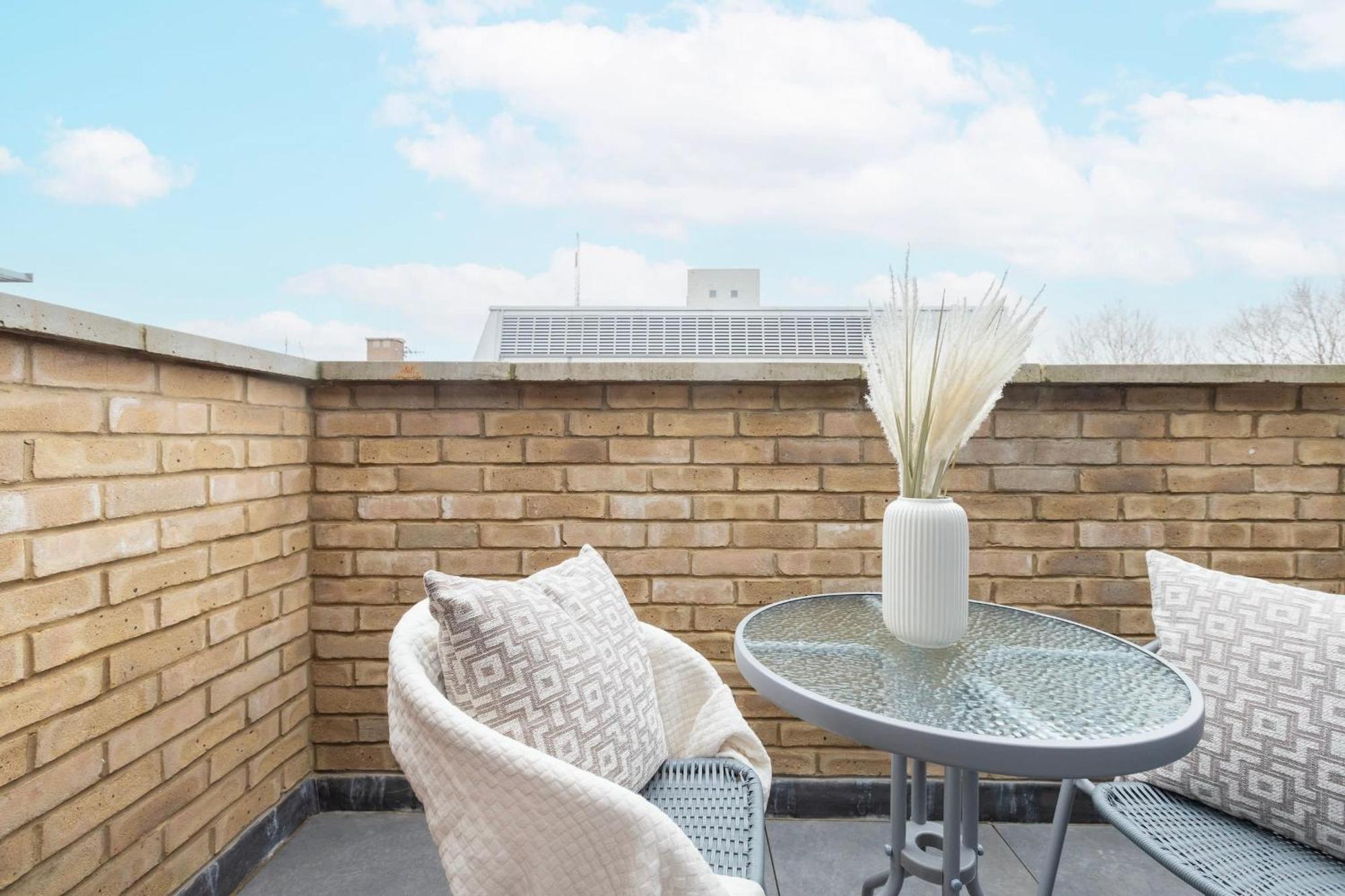 Fitzrovia & Soho - 2Br With Balcony - Cityapartmentstay London Exterior foto