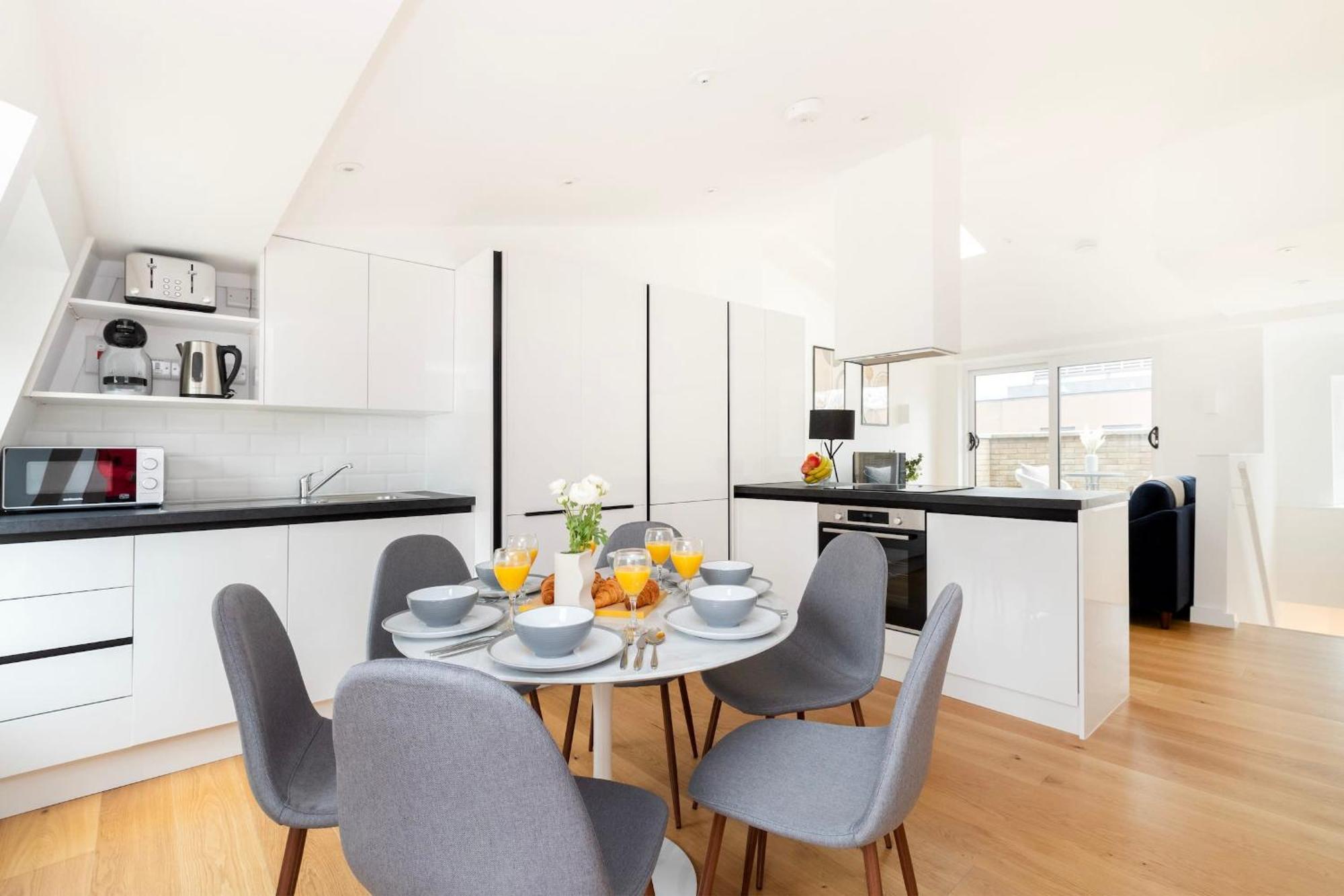 Fitzrovia & Soho - 2Br With Balcony - Cityapartmentstay London Exterior foto